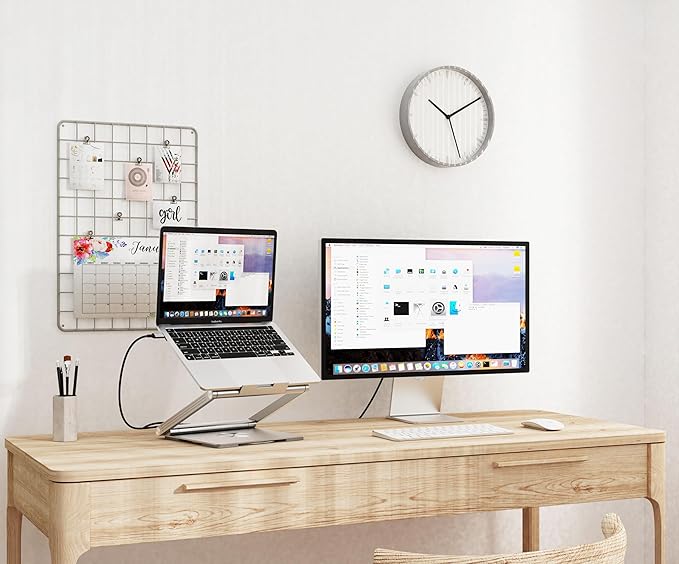 Levelo AeroLink Laptop Stand With Built-In Portable 7 In 1 Hub - Silver